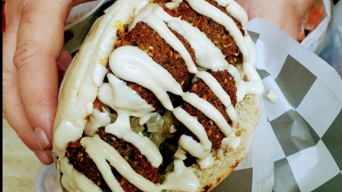 הmacom נקניקיה על הדרך