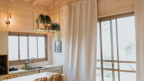 צימר בין הפרחים