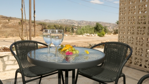 צימרים מול עיבל וגריזים, מבית מרכז סיור ולימוד שומרון