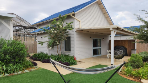 צימר בין הפרחים