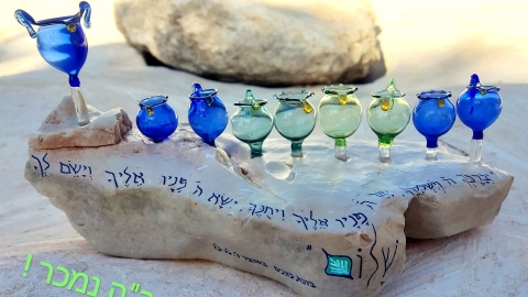 מרכז הרועים- אומנות זכוכית‬‎