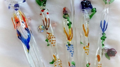 מרכז הרועים- אומנות זכוכית‬‎