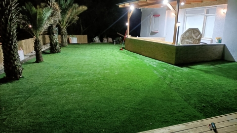 במרפסת של רחל